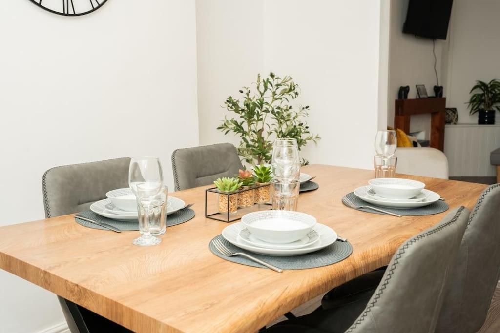Stylish Home In York - Free Wifi & Parking - Close To Racecourse & City Centre Экстерьер фото