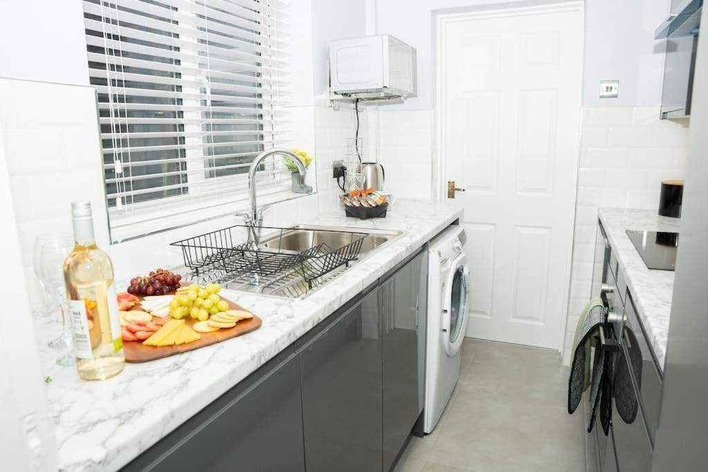 Stylish Home In York - Free Wifi & Parking - Close To Racecourse & City Centre Экстерьер фото