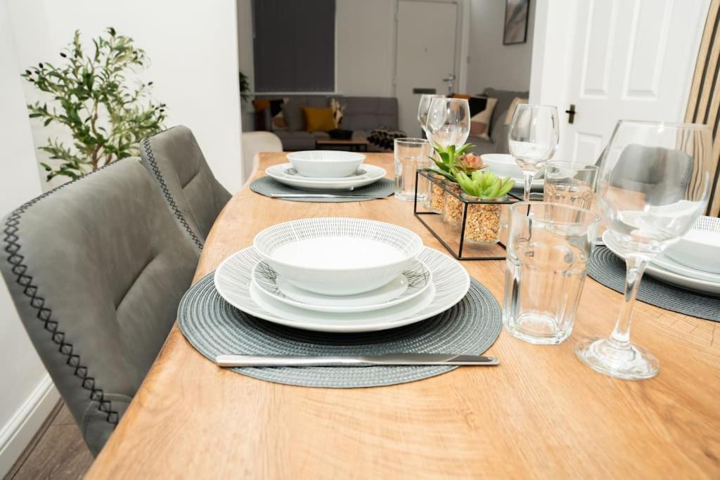 Stylish Home In York - Free Wifi & Parking - Close To Racecourse & City Centre Экстерьер фото