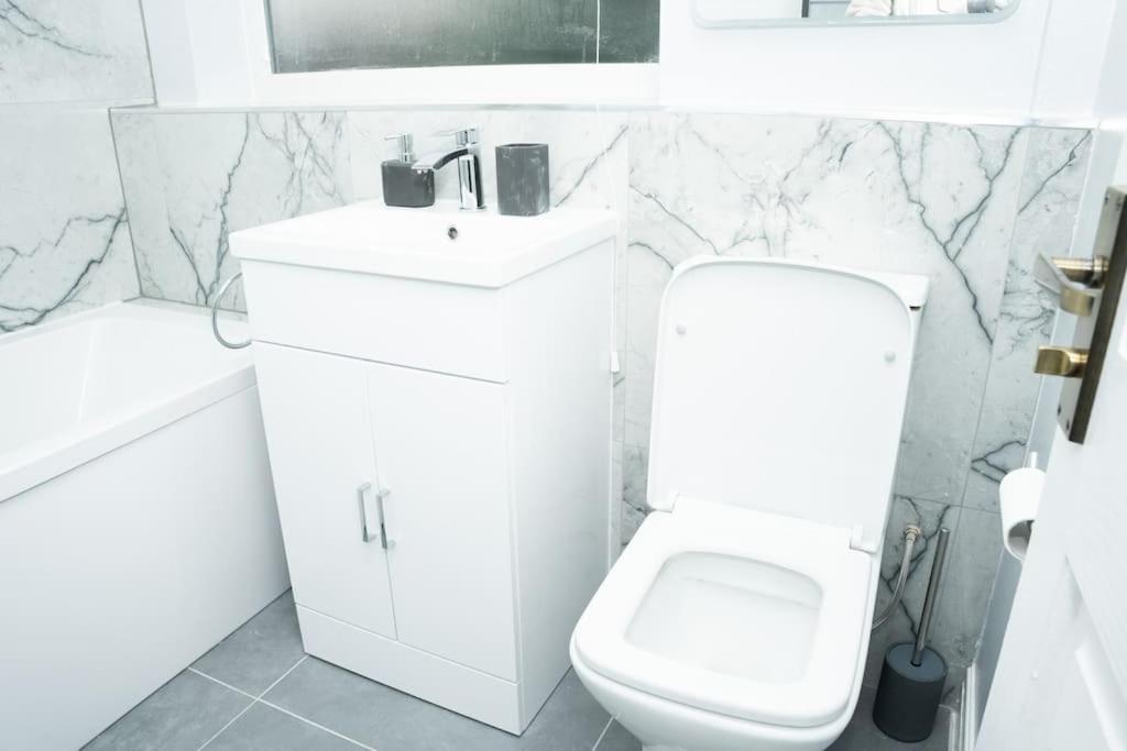 Stylish Home In York - Free Wifi & Parking - Close To Racecourse & City Centre Экстерьер фото
