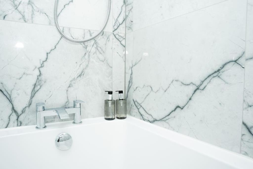 Stylish Home In York - Free Wifi & Parking - Close To Racecourse & City Centre Экстерьер фото